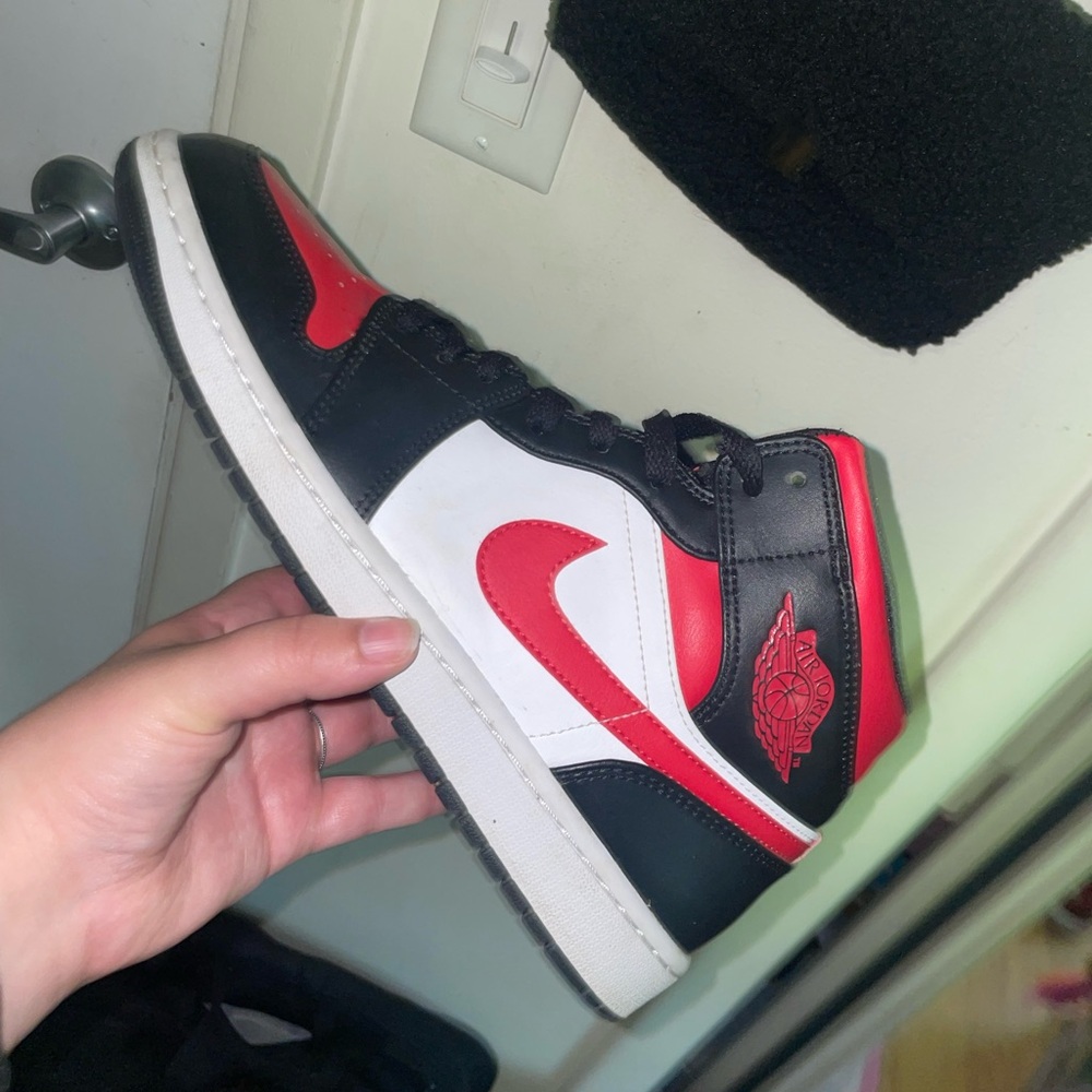 Jordan 1 mid bred toe